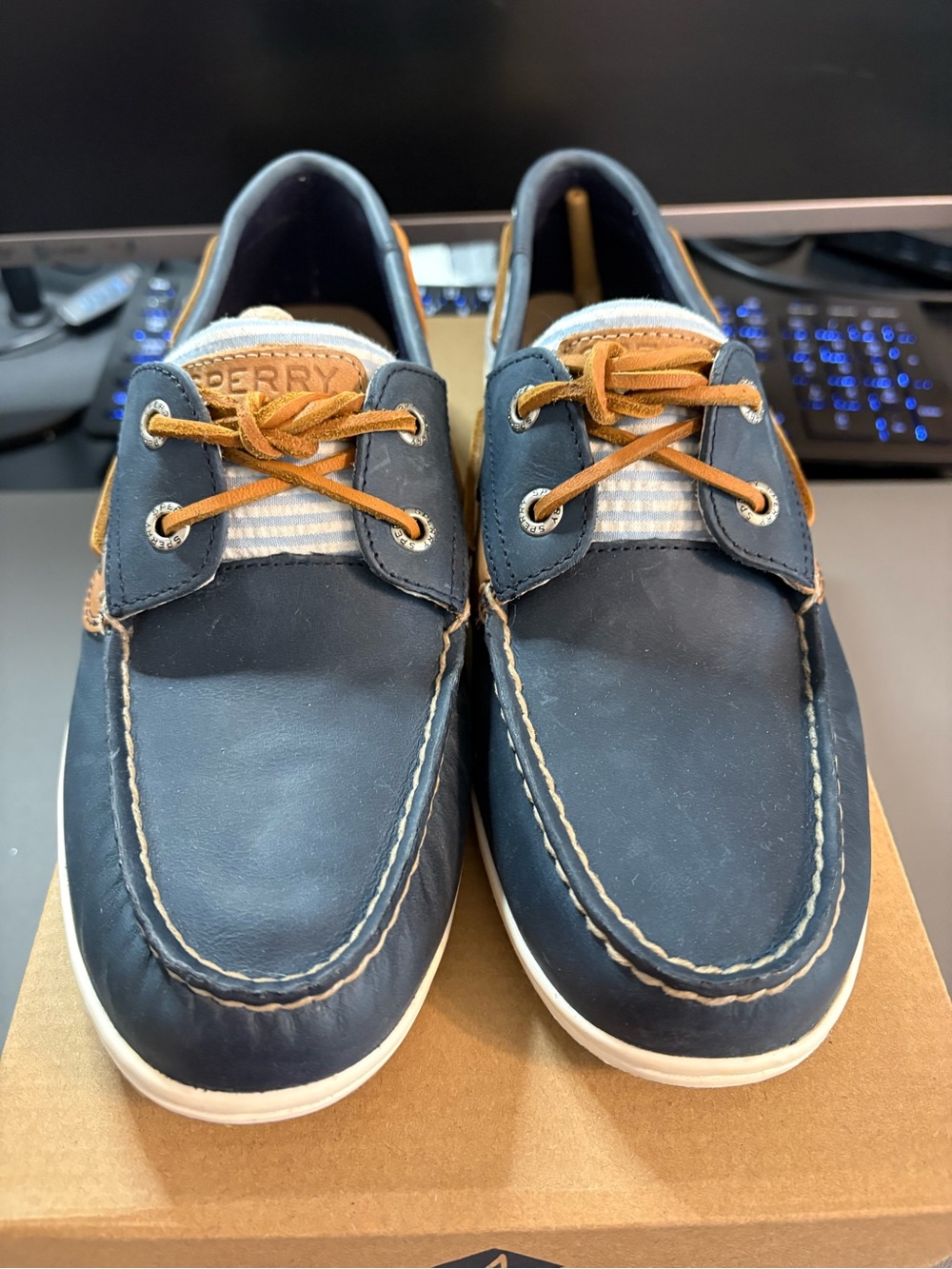 Sperry Women’s Navy Leather Boat Shoes with Tan Laces Size 8.5M